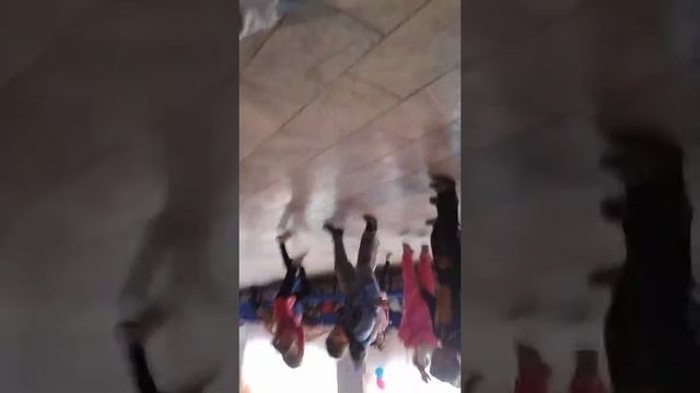 Пацан в синей куртке отжигает смотреть онлайн
