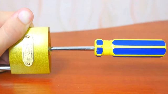 3 ЛАЙФХАКА КАК ОТКРЫТЬ ЗАМОК БЕЗ КЛЮЧА