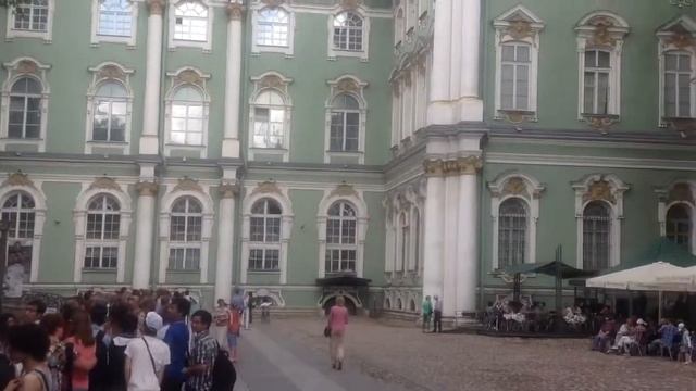 Внутренней дворик зимнего дворца. Питер смотреть онлайн