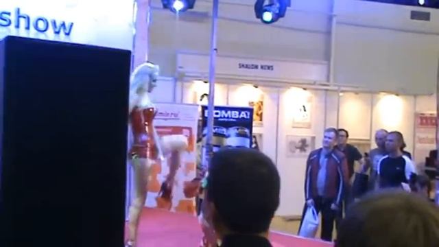 Денис Лаврин и Эпатажная ЛиЛи жгут на выставке СЕКСА