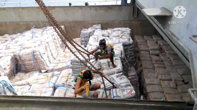 Loading cement with sling bag's смотреть онлайн