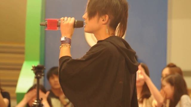 VanNessWU吳建豪 #C'est la V# 有你在 When you're near (1) 2011.8.20 香港 柴灣 簽唱會 смотреть онлайн