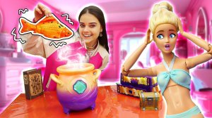 Как Барби превратилась в русалку? Кен спасает подругу — Видео для девочек и игры в куклы