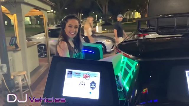 Mini Cooper Xtreme DJ Vehicle at Point Orlando смотреть онлайн