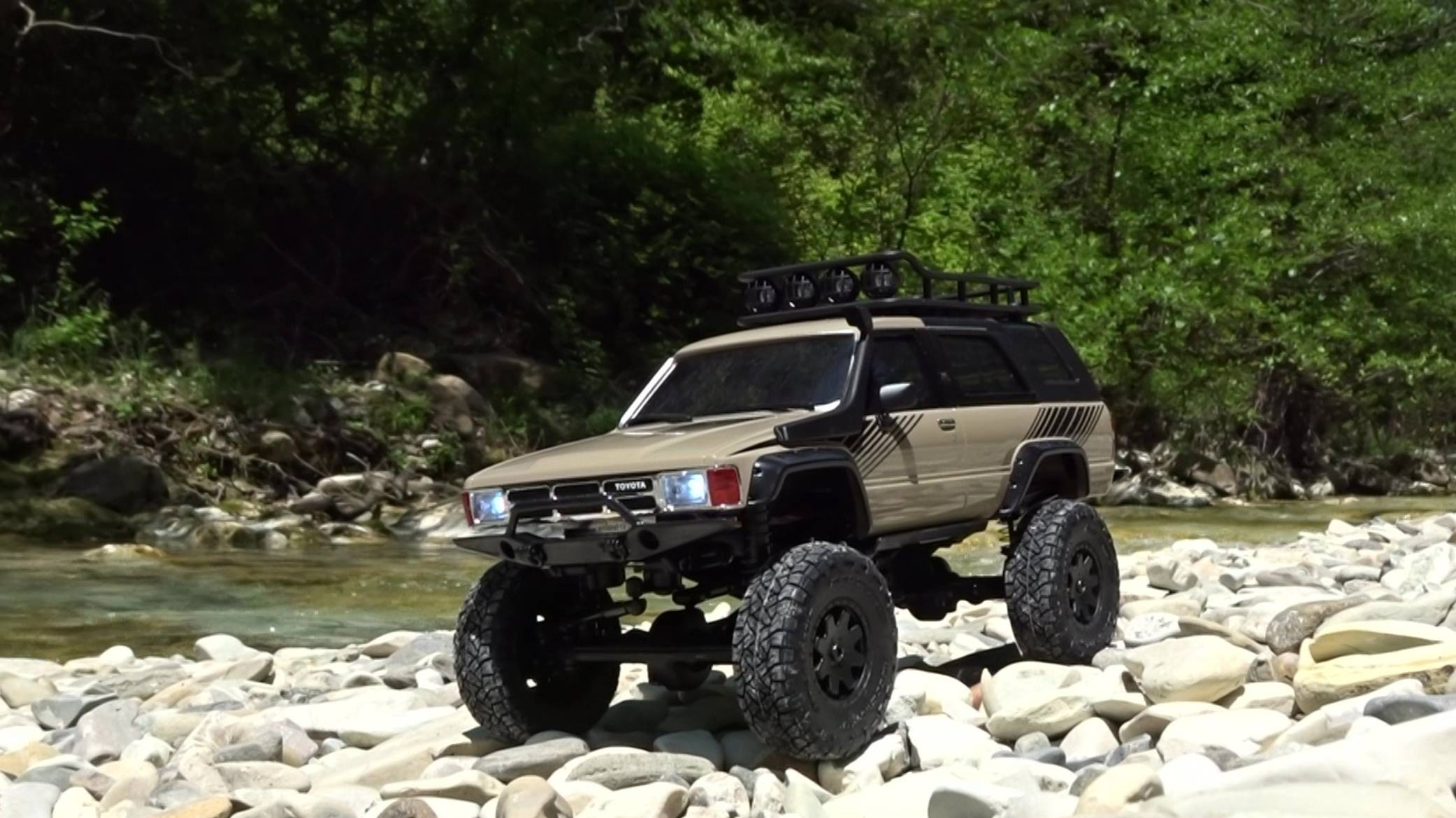 Kyosho Mini-Z 4x4 Toyota 4Runner Quick Sand 1:24 Р/У машинка - Приключение на каменистой реке