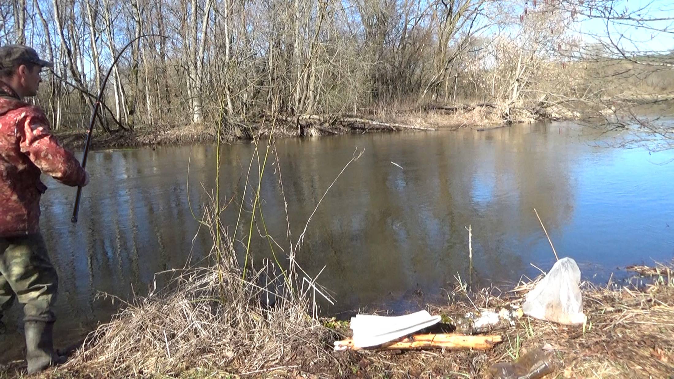 Открываю поплавочный сезон и удочка в дугу - рыбалка 3 апреля на малой реке смотреть онлайн