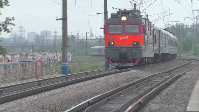 Пассажирские поезда летом на Транссибе | Железная дорога в Сибири смотреть онлайн