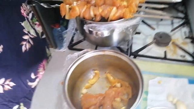 Как нанизать шашлык на шампур смотреть онлайн