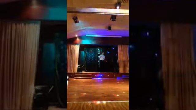 Never gonna fall in love again - Tom Jones by Andrew Harley смотреть онлайн