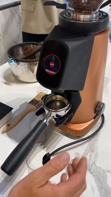 Luke showing how accurate the new Fiorenzato AllGround Sense weight based @coffee @grinder is ☕️👌🏻 смотреть онлайн