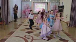 Танец с телефоном. Детский сад, старшая группа