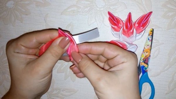 Бантики канзаши. Бантики из атласных лент. Канзаши мк.
