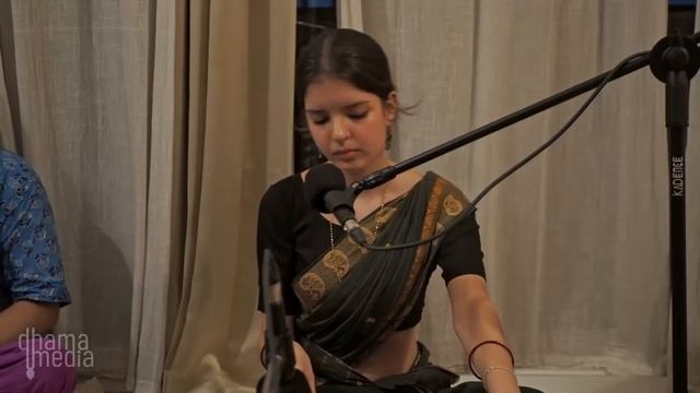 Вечерний киртан Мадхурика д.д. на Киртан Мела в Маяпуре 13.09.2024 год.