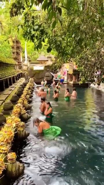 Tirta Empul Temple. Bali 🇮🇩 смотреть онлайн