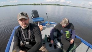 Рыбалка на полуострове с тремя ночёвками. Резинка, донки, спиннинг с лодки. Готовим на костре.