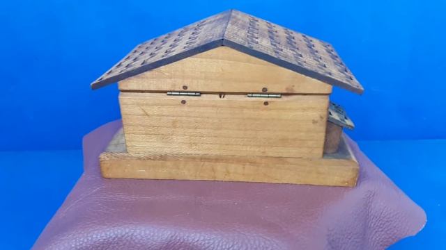 Swiss Chalet Musical Box смотреть онлайн