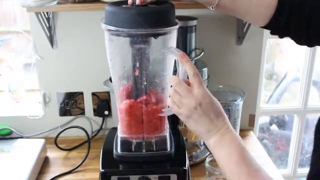 Optimum 9400 | Best High Speed Blender | Healthy Strawberry Sorbet for Kids! смотреть онлайн