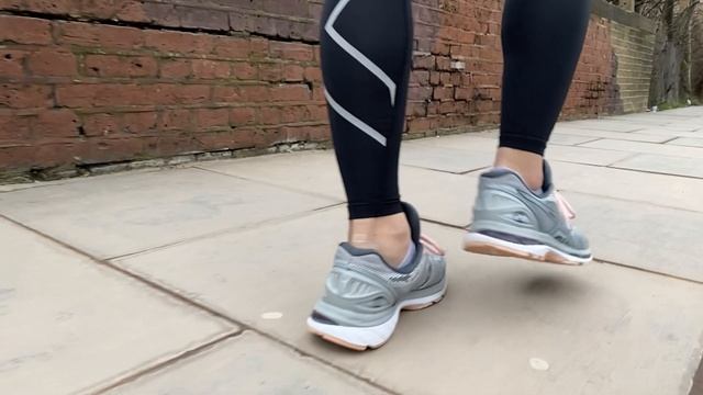 Women's ASICS Gel Nimbus 20 (Mid Gray/Seashell Pink) смотреть онлайн
