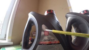 Лукойл GENESIS ARMORTECH 5W-40 Сравнение "бутылок"/наклеек моторного масла  официалов и не официало