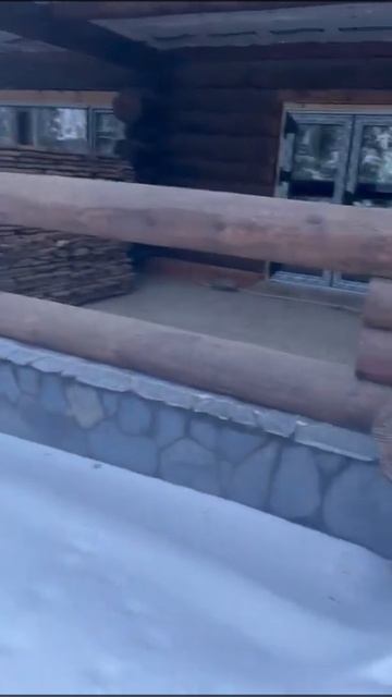 Сказочная Баня из рубленного бревна сосны с юбками. Зимний обзор смотреть онлайн