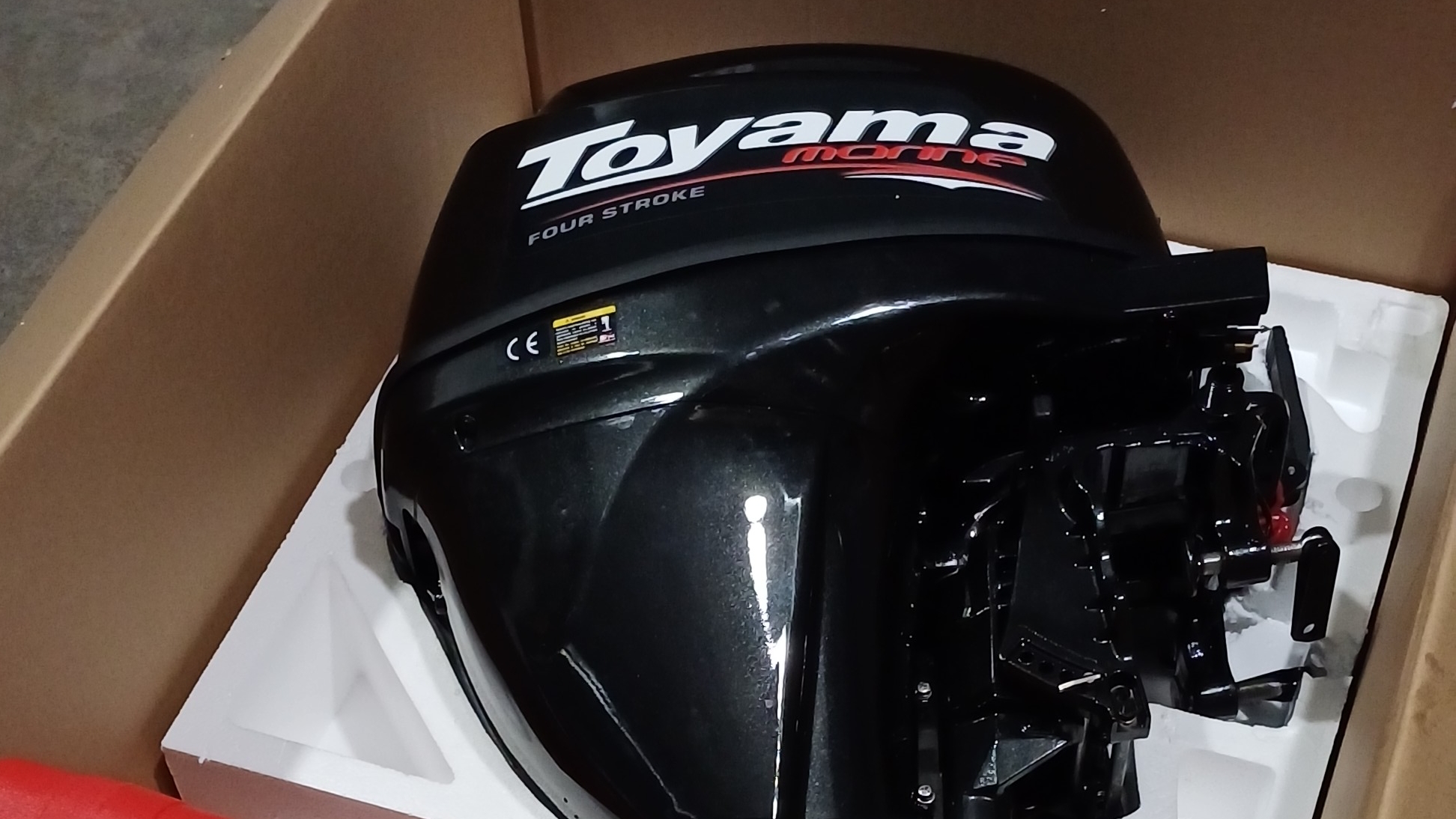 Toyama 9.9-15 4 такта (распаковка)