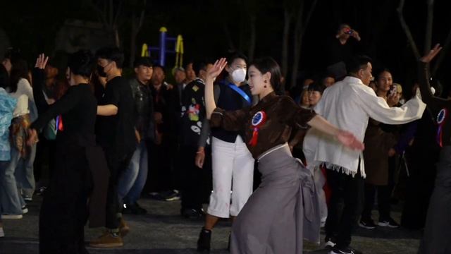 藏族歌手次巴多吉与“卓热查姆”团队互动交流 смотреть онлайн