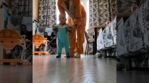 Первые шаги ребёнка☺️