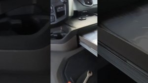 Скания евро 6 снятие полки с бардачком под торпедой!