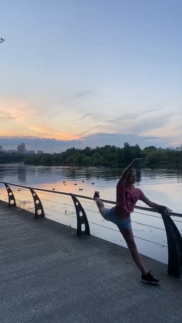 Как быстро и безопасно сесть на продольный шпагат? смотреть онлайн