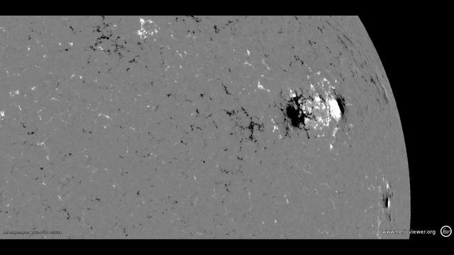Sunspots | 24/06/2022 | Region 3038 | 580MH | Class EHI | NASA | Solar Dynamics Observatory (SDO)