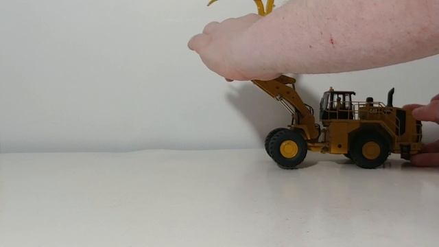 Diecast Masters High Line Series Cat 988K Wheel Loader w/Log Grapple смотреть онлайн