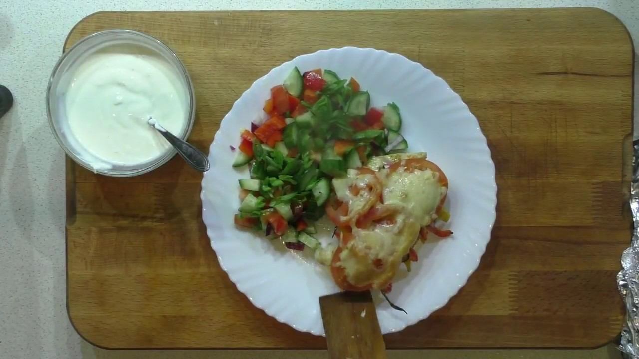Куриные грудки под сыром с овощами