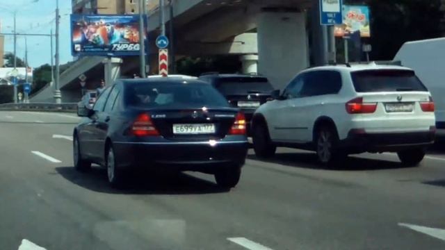 ГИБДД обламывает м*даков, поворачивающих без очереди из третьего-четвёртого ряда смотреть онлайн