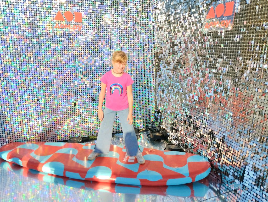 сейчас кое-что покажу смотреть онлайн