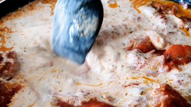 How To Make Creamy Red Pesto Sauce With Chicken And Bacon With Rice - By One Kitchen Episode 745 смотреть онлайн