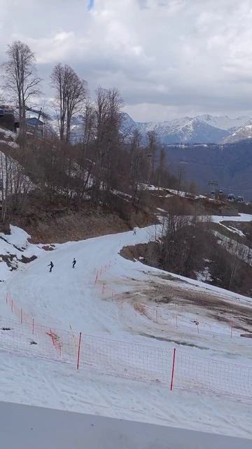 Завершение катального зимнего сезона на горнолыжной трассе в роза хутор #розахутор #сочи смотреть онлайн