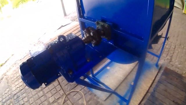 Шнековий змішувач горизонтального типу