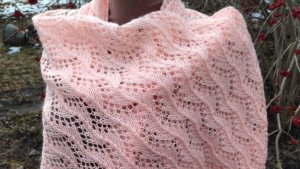 Палантин спицами "Персик"