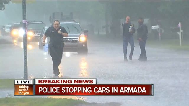 Police, FBI stopping vehicles in Armada смотреть онлайн