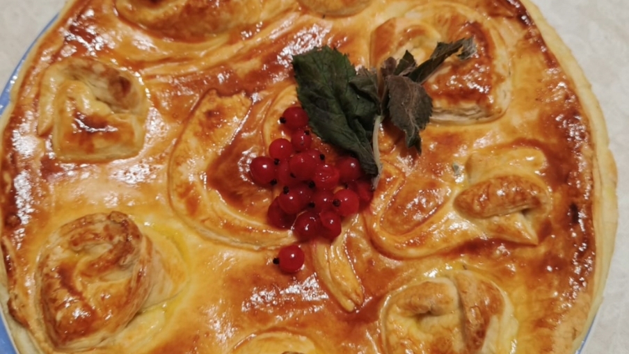 ПИРОГ ИЗ СЛОЁНОГО ТЕСТА