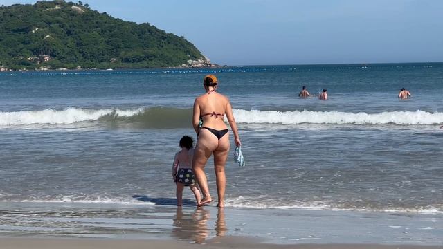 Золотые пляжи Бразилии: прогулка вдоль океана смотреть онлайн