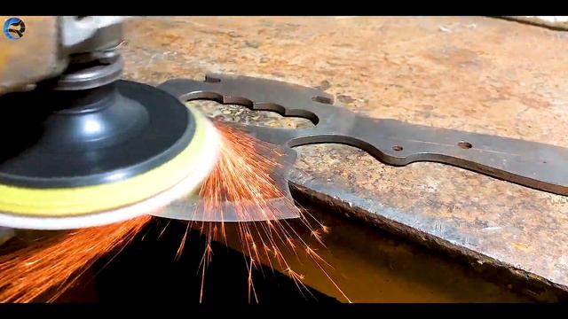 The Knuckle Duster Axe : A Deadly Brass Knuckles Restoration смотреть онлайн