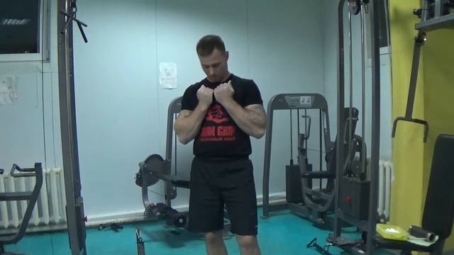 Разлом сантехнического болта 180/9,5 мм. Голые руки. смотреть онлайн