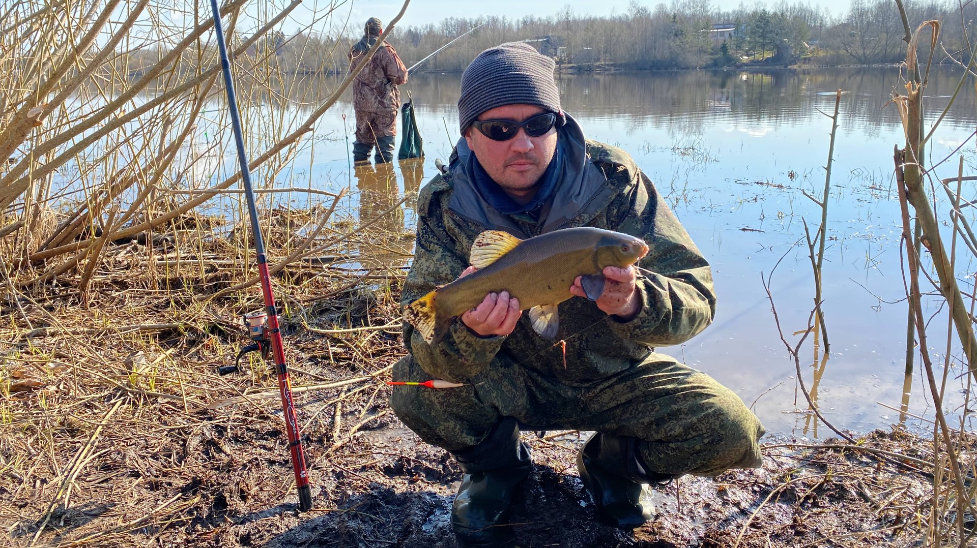 Рыбалка на удочку на реке Волхов. Фантастический бонус 2020. смотреть онлайн