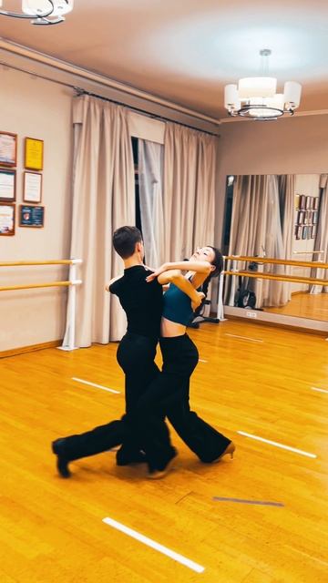 Фокстрот Иван и Виктория/Foxtrot Ivan & Viktoria смотреть онлайн