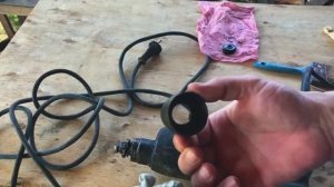 После длительной работы стоит обслужить патрон перфоратора