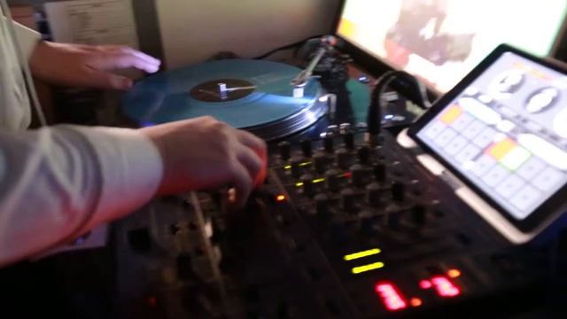 DJ Krissi D... How Its Meant To Be on Vinyl смотреть онлайн