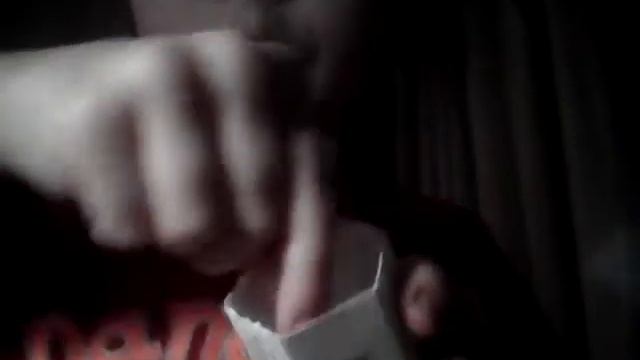 Открываю канфету   (клюква в сахарной пудры)