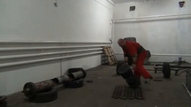 Bartłomiej Bąk - belka 140kg - hantel 90kg x 2 - belka 150 kg - 11.05.2013 смотреть онлайн