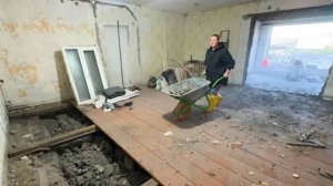 Выносим все лишнее. Самое сложное еще впереди. Ремонт в доме продолжается. Жизнь простых людей.